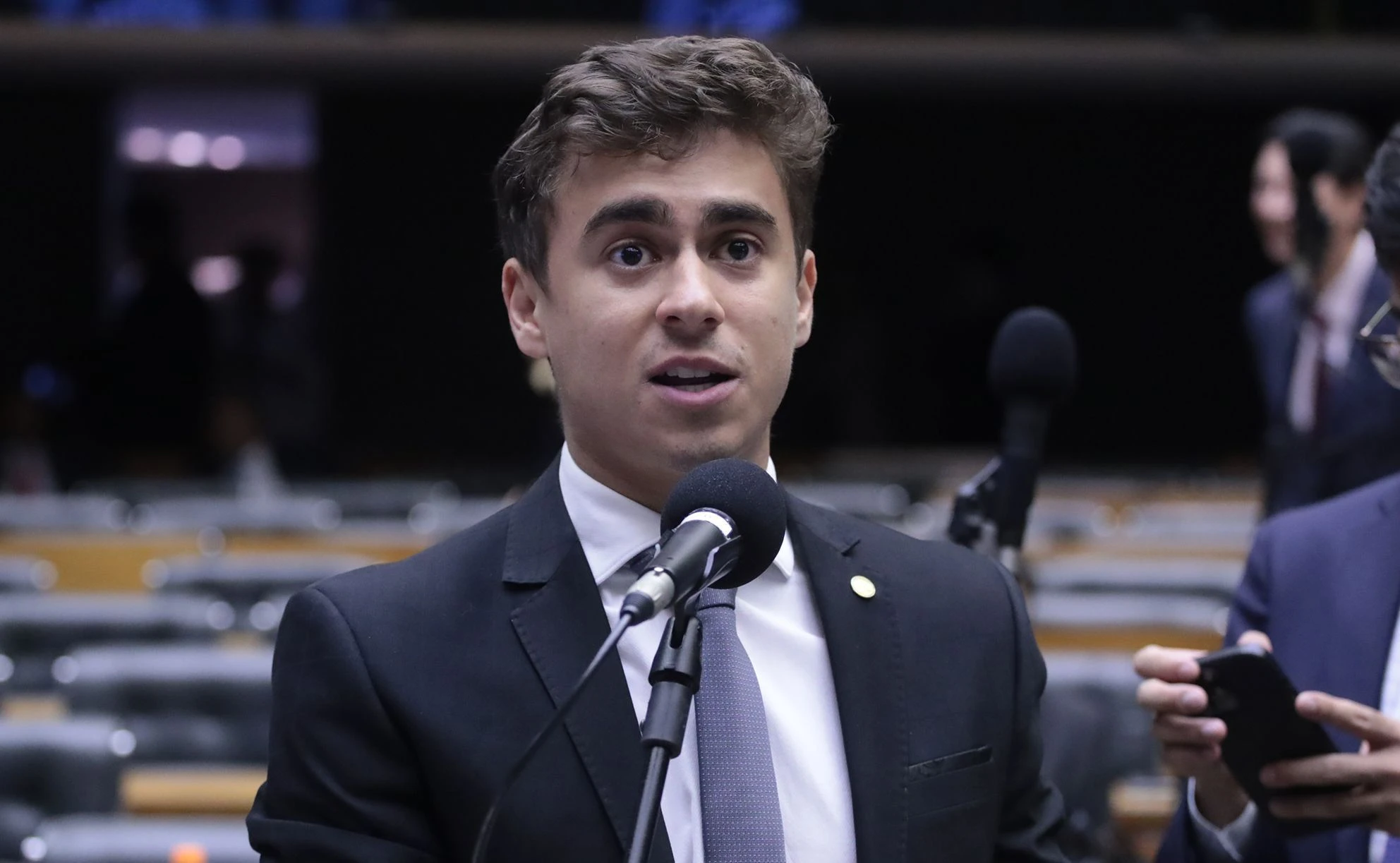 Justiça do DF condena Nikolas Ferreira a pagar R$ 20 mil ao PT