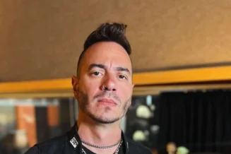 Ex de Clara Aguilar é afastado de banda após acusação de agressão mesmo após ex-BBB voltar atrás e dizer que errou