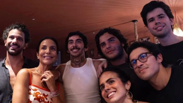 Ivete Sangalo aparece com novo namorado em viagem de família; veja fotos
