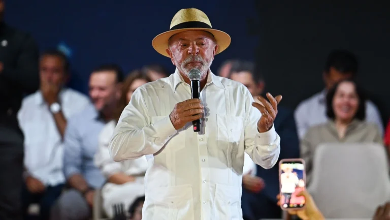 Quaest: voto independente em Lula cai sete pontos percentuais em agosto