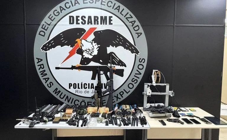 Traficantes internacionais que forneciam armas para facção no RJ são presos