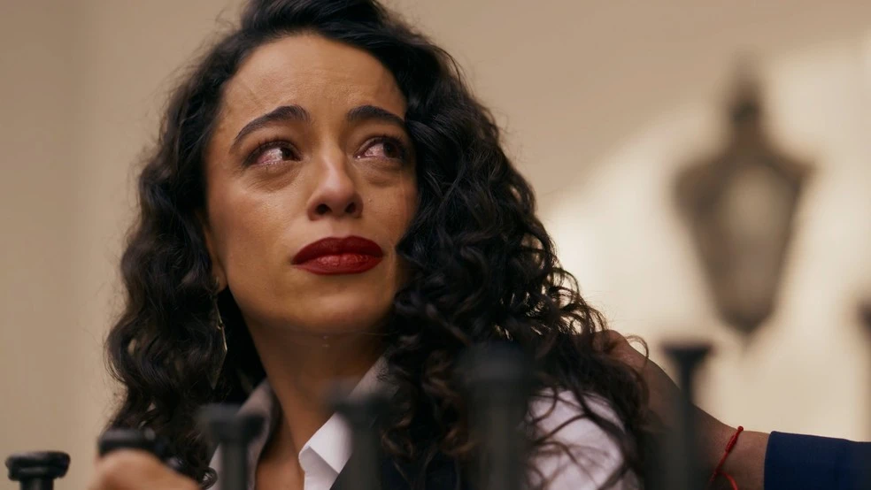 Quem Ama Cuida: Adriana é enganada por parceira