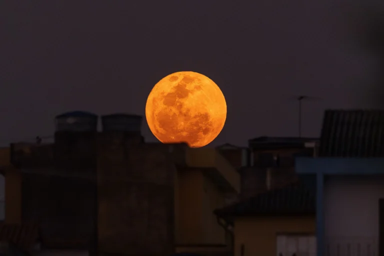 1ª Superlua de 2026 abre ciclo de reorganização emocional e financeira