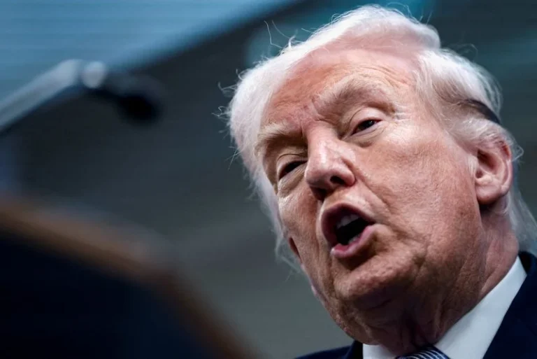 Trump diz que Irã está “colapsando” enquanto EUA aumentam pressão econômica