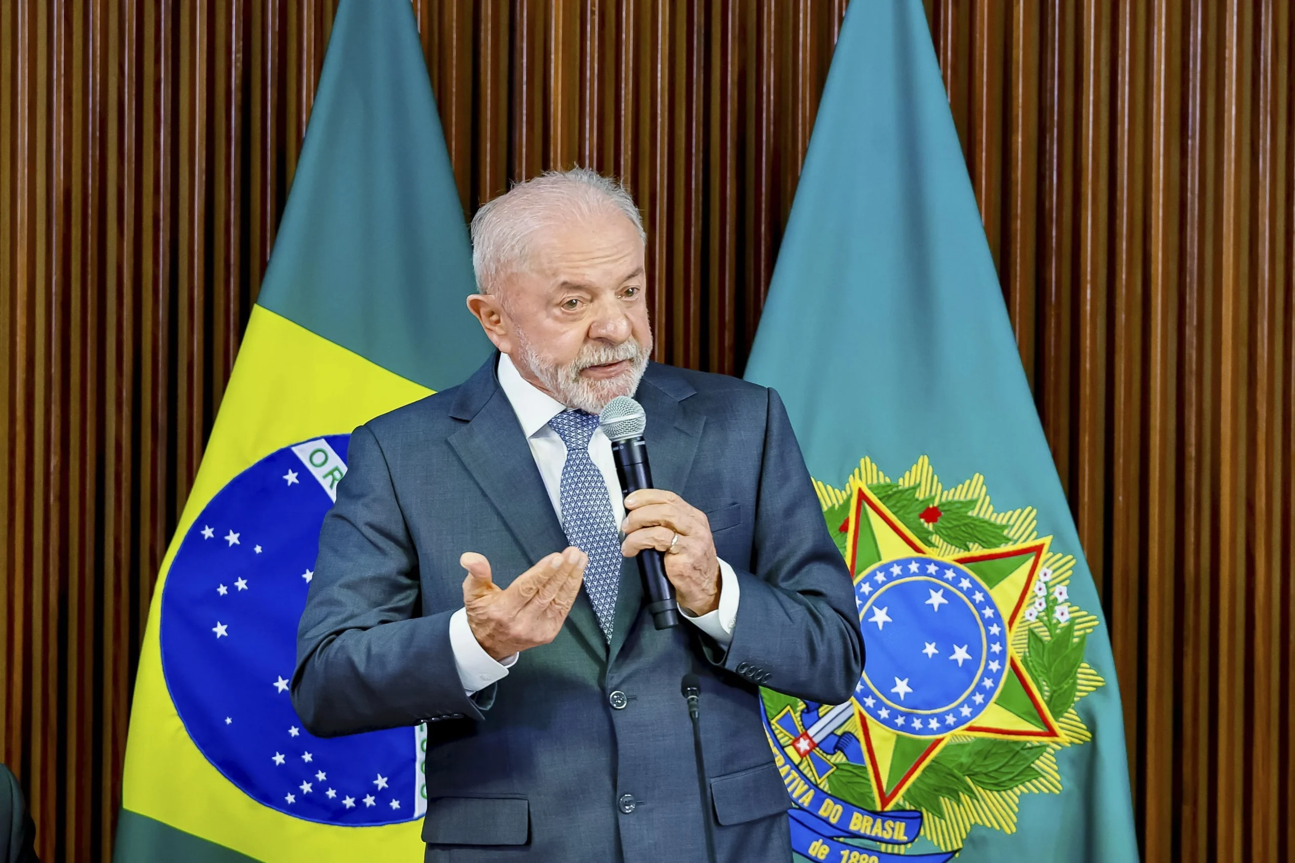 Estou satisfeito que Fachin começou a colocar ordem na Casa, diz Lula