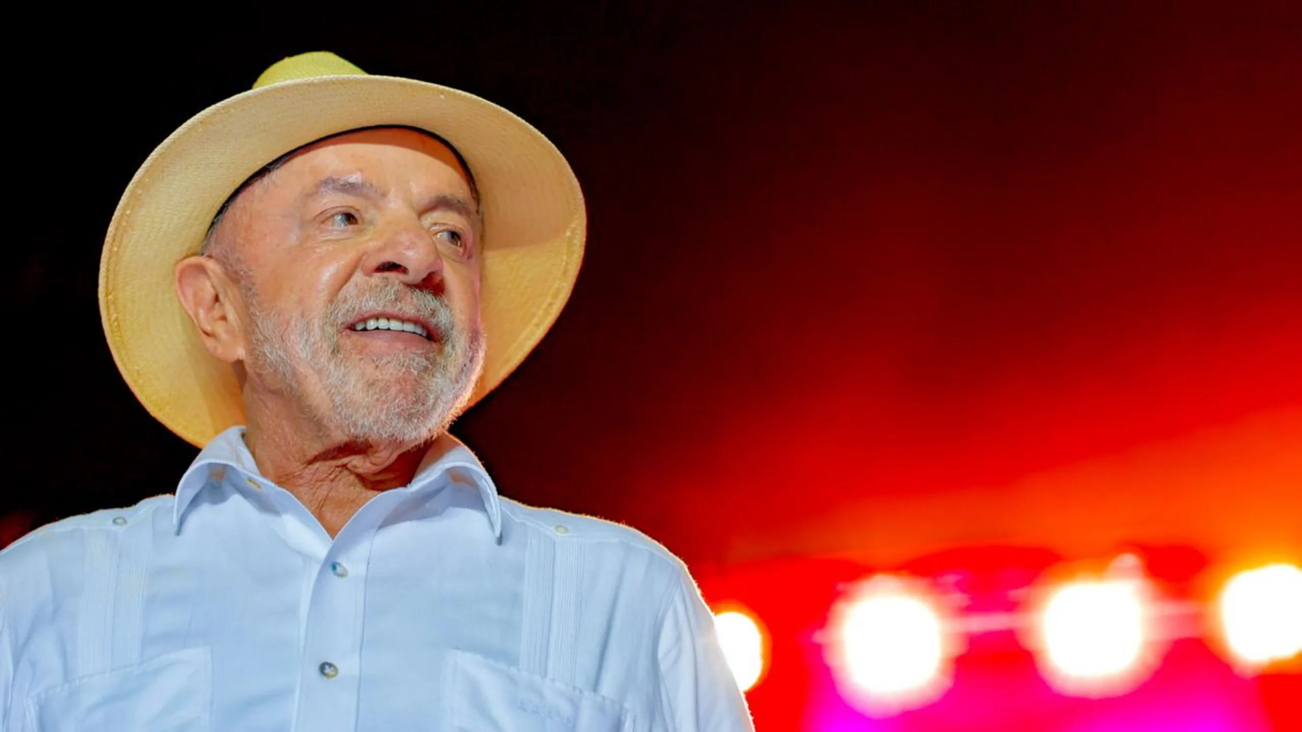 Pressionado, Lula cede a aliados, faz live e gravará 