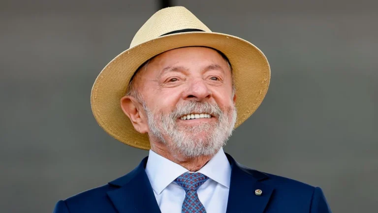 Lula prepara anúncio de que zerou fila do INSS em disputa por eleitor 60+