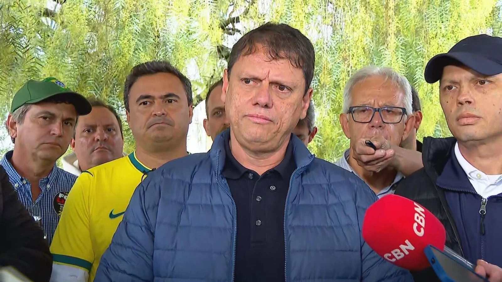“Operações não enxergam partidos”, diz Tarcísio sobre ação contra PCC