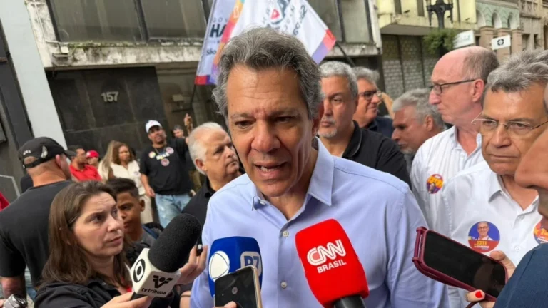 Haddad questiona sigilo de processo de Flávio e critica “seletividade”