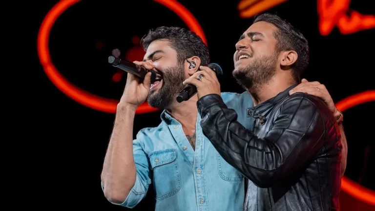 Henrique, da dupla com Juliano, se emociona ao fazer desabafo em show