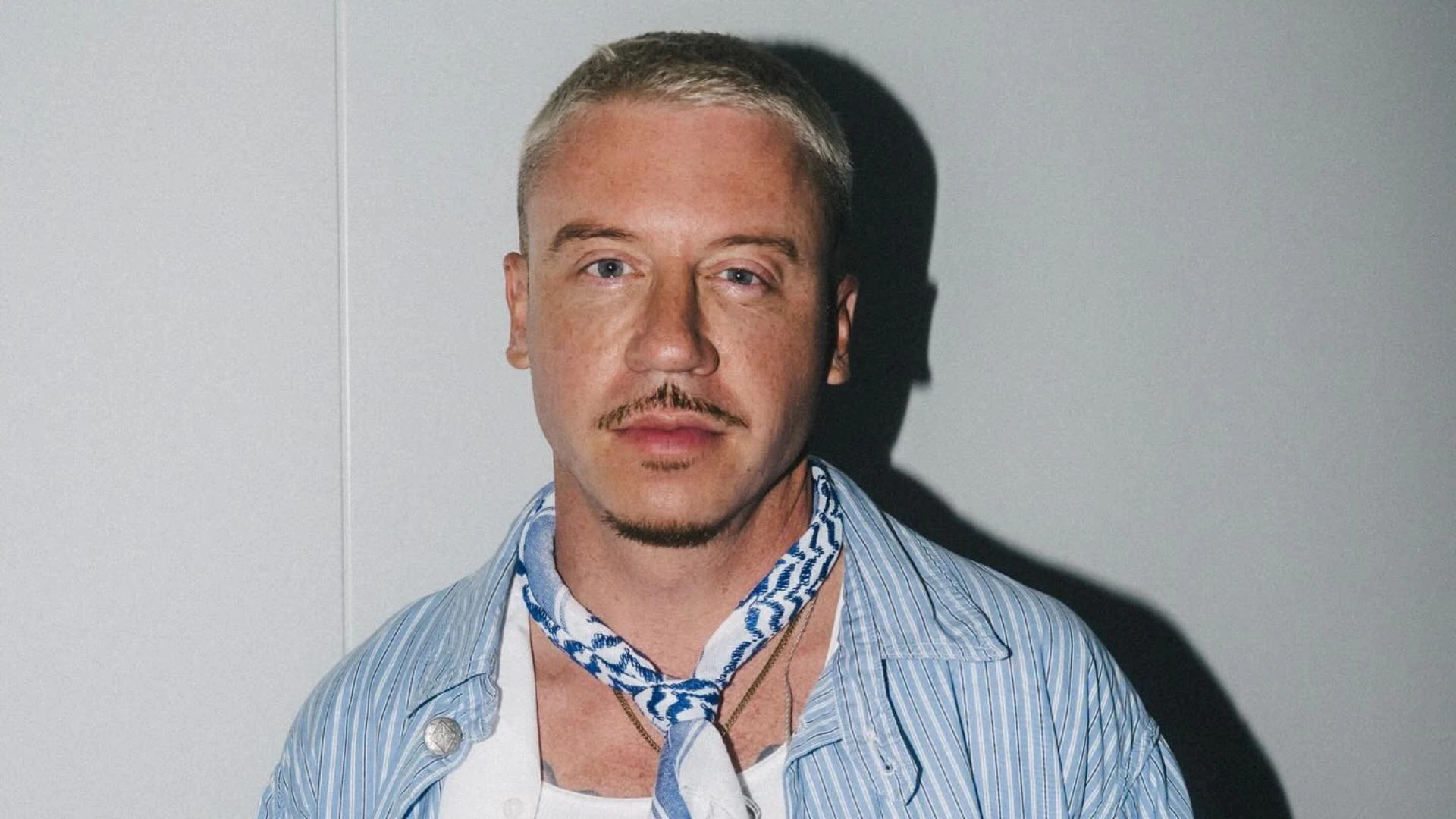 Famosos prestam apoio a Macklemore após demissão da turnê de Ed Sheeran