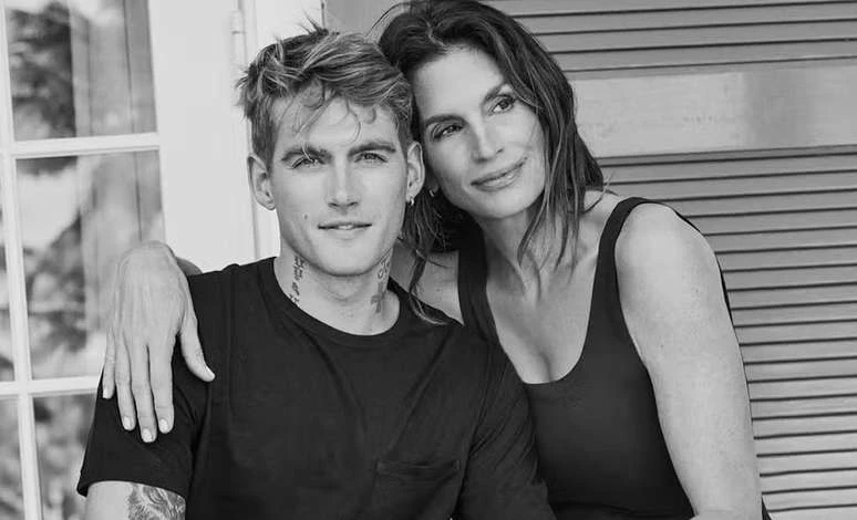 Filho da supermodelo Cindy Crawford morre em clínica de reabilitação em Los Angeles
