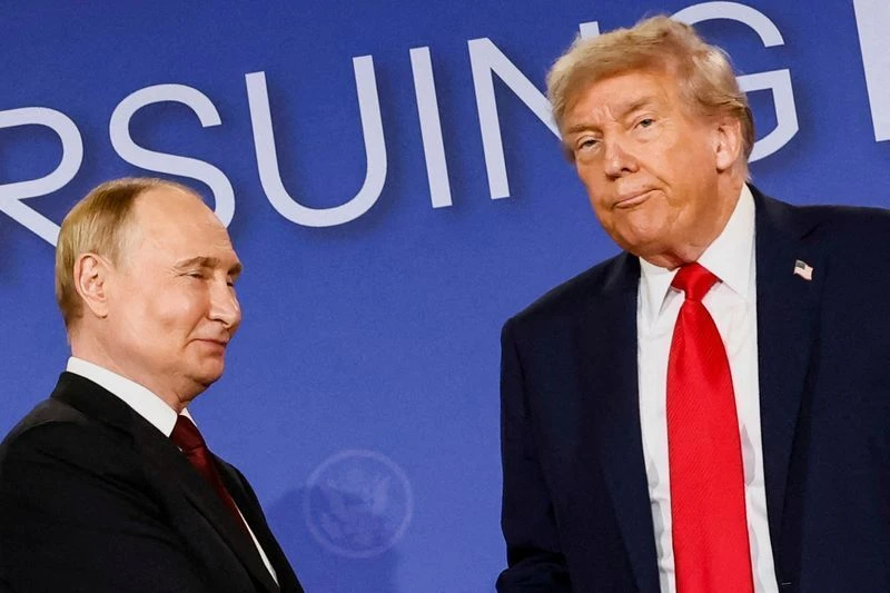 Trump defende fim rápido de guerra na Ucrânia em ligação com Putin