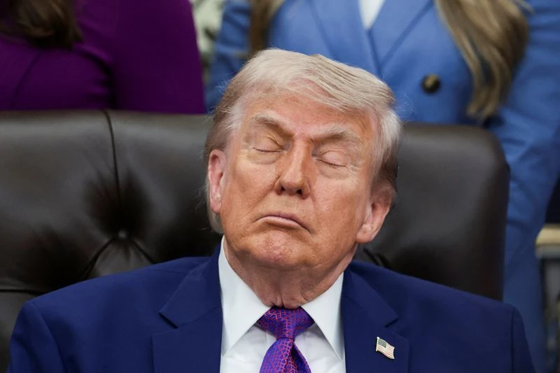 Juíza dos EUA bloqueia ordem de Trump que limita cidadania por nascimento
