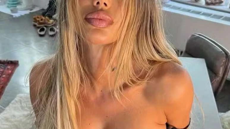 Ex-affair de cantor internacional, modelo morre aos 34 anos e deixa filha recém-nascida