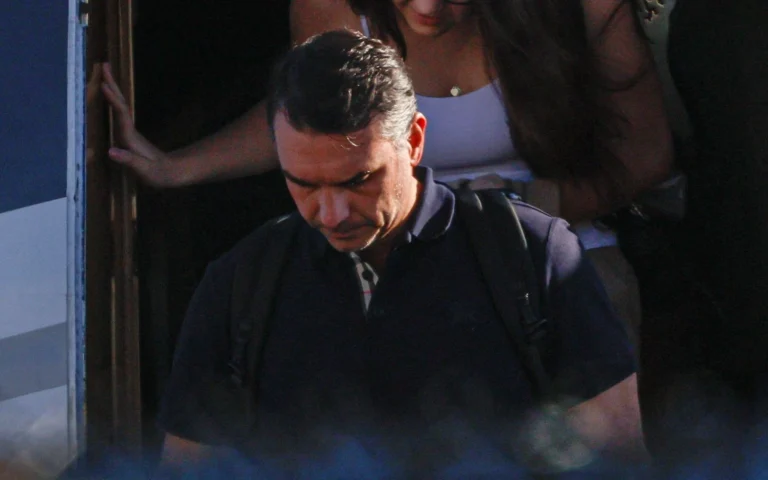 Flávio recua em carta com teor golpista e se diz “líder do Brasil”