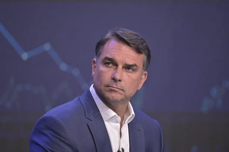 Flávio impõe condições para aceitar desafio de Lula sobre sigilo