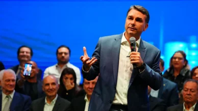 Campanha de Flávio avalia ter exposto Lula em debate para mudar maioridade