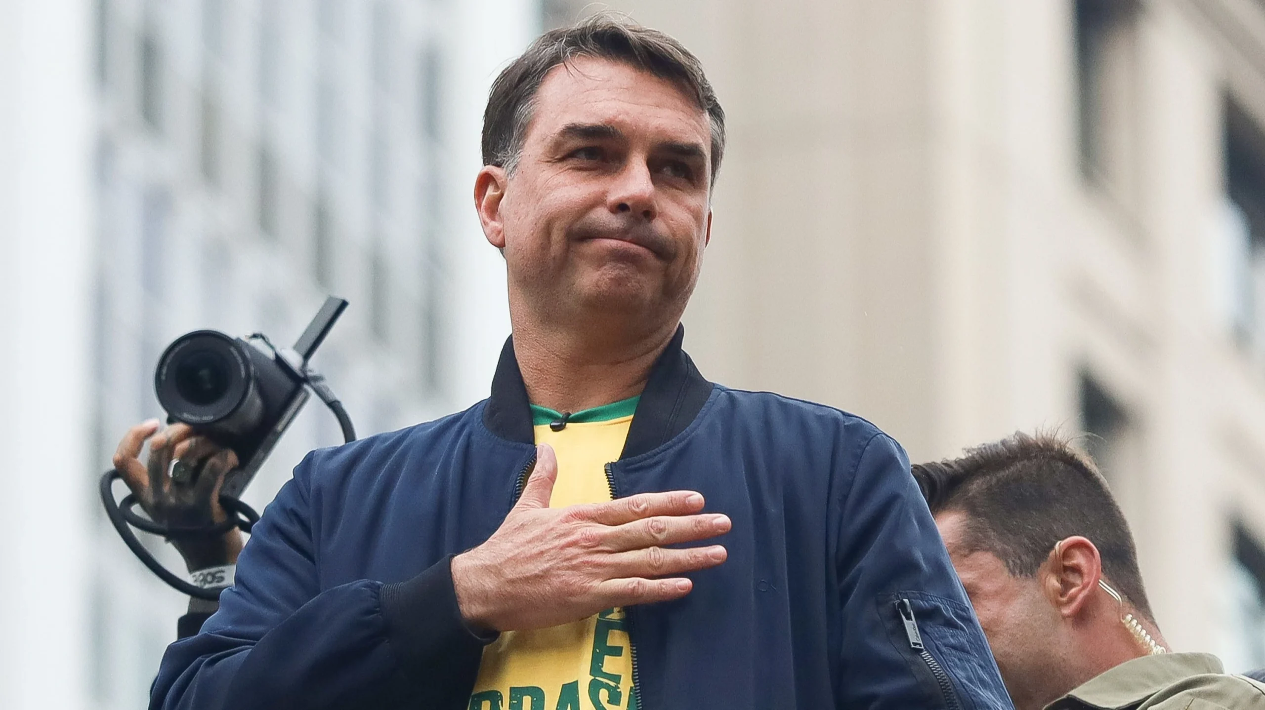 O que sabemos sobre a propaganda de Flávio que foi exibida sem áudio