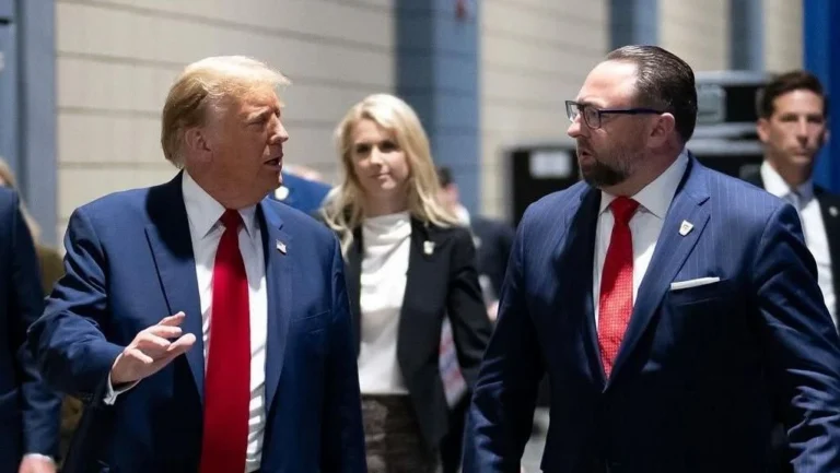 Jason Miller, conselheiro de Trump, publica discurso de Flávio em inglês