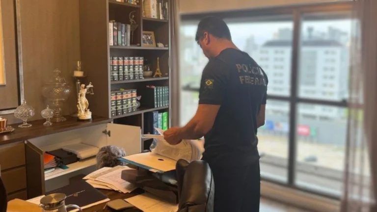 PF apura desvio de R$ 16 milhões da previdência de servidores em SC