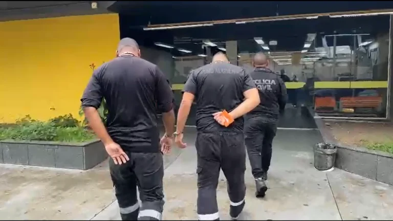 Polícia prende técnicos com equipamentos de telefonia furtados no Rio