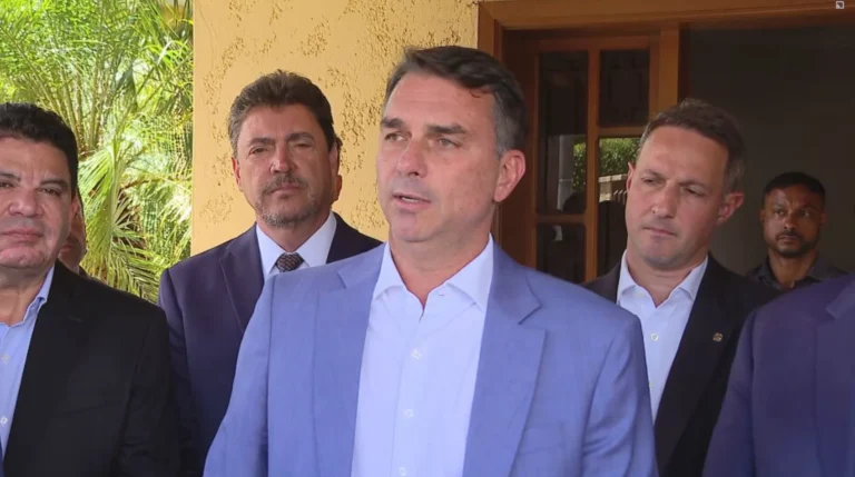 Ala do PL defende que Flávio centralize discurso em economia e evite STF