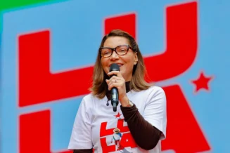 Gabinete de Janja diz que primeira-dama seguirá na campanha de Lula