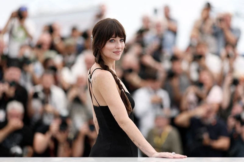 Dakota Johnson faz 37 anos; relembre filmes com a atriz