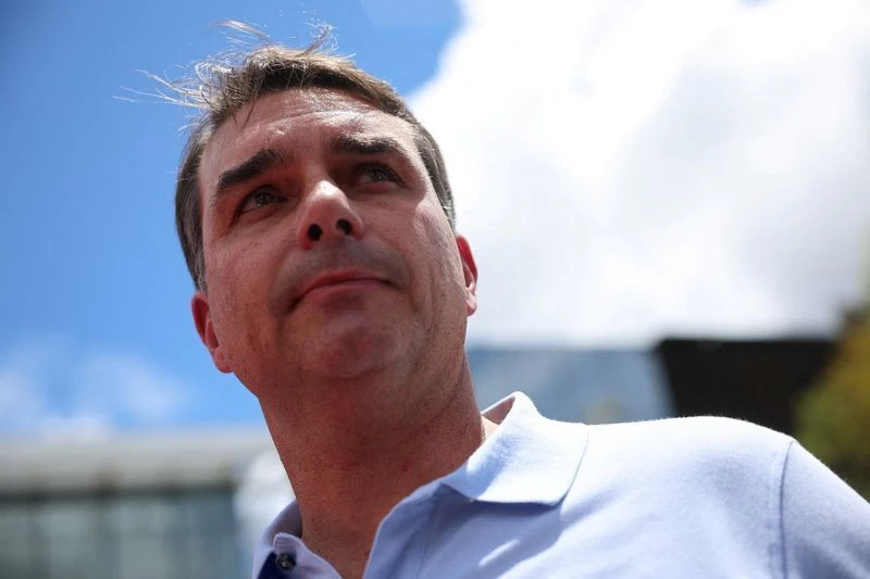 Flávio buscará orientação de Bolsonaro para reta final, dizem aliados